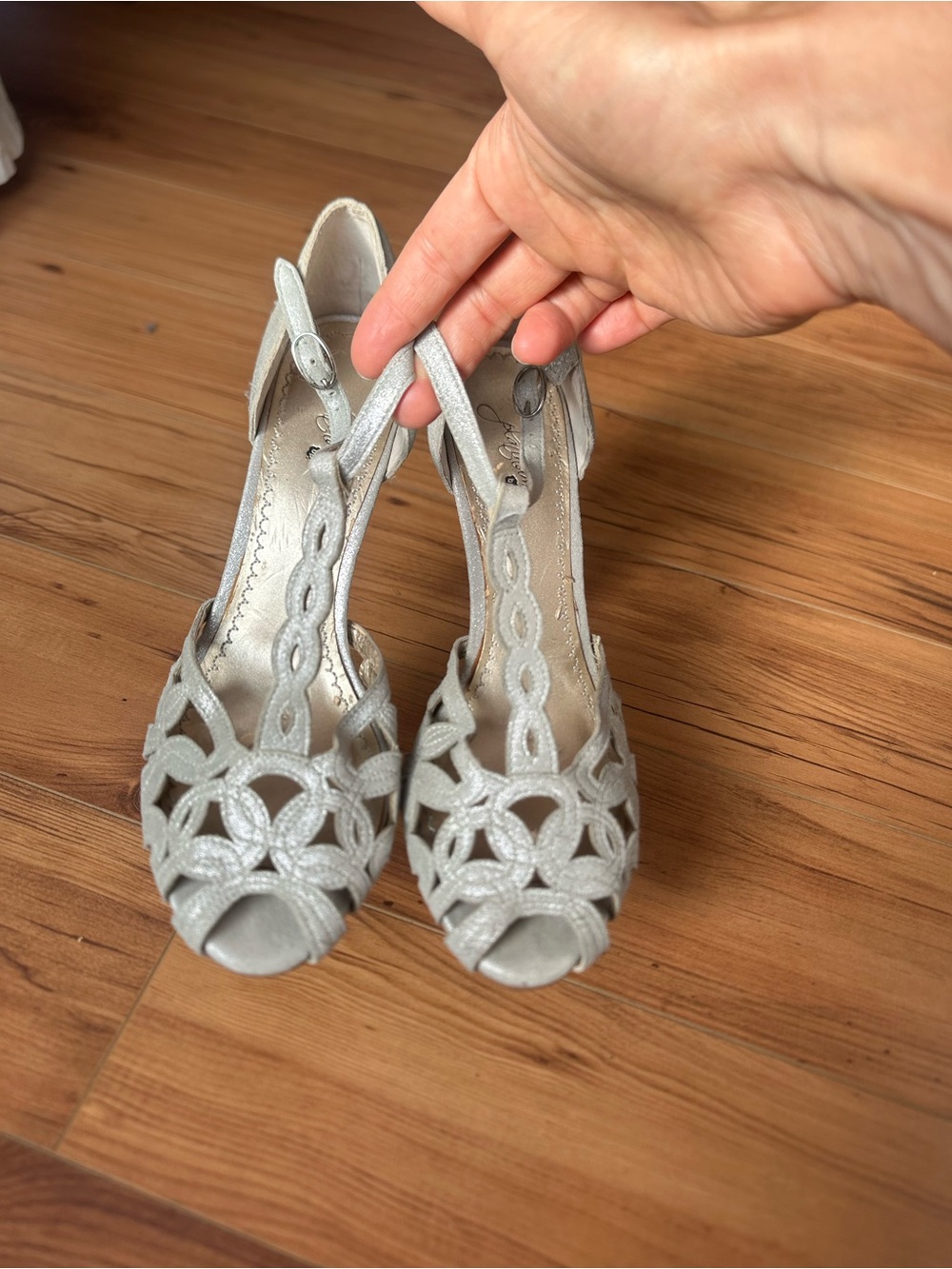 Platinum bp T Strap Preloved Silver leather perforated sandal heels Women Size 9